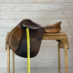 Used Beval LTD Close Contact Saddle 17/M 16 Used Beval LTD Close Contact Saddle 17/M -Equestrian Supplies Store 260 Flap Length 22225.1665530659