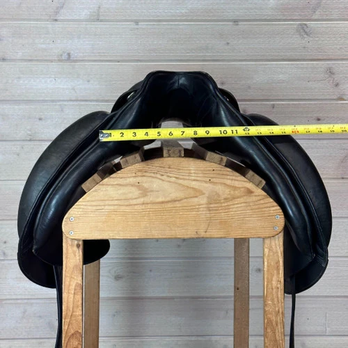 Used Kieffer Orphee TB Dressage Saddle 17/MN 12 Used Kieffer Orphee TB Dressage Saddle 17/MN - Image 10