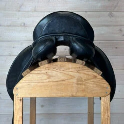 Used Revere Dressage Saddle 17.5/M 20 Used Revere Dressage Saddle 17.5/M -Equestrian Supplies Store 322 Cantle 00242.1684363610