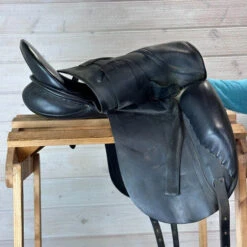 Used Revere Dressage Saddle 17.5/M 16 Used Revere Dressage Saddle 17.5/M -Equestrian Supplies Store 322 R Flap 10381.1684363643