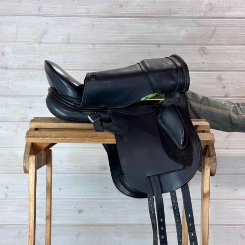 Used Schleese HK Dressage Saddle 17.5/MW 10 Used Schleese HK Dressage Saddle 17.5/MW - Image 8