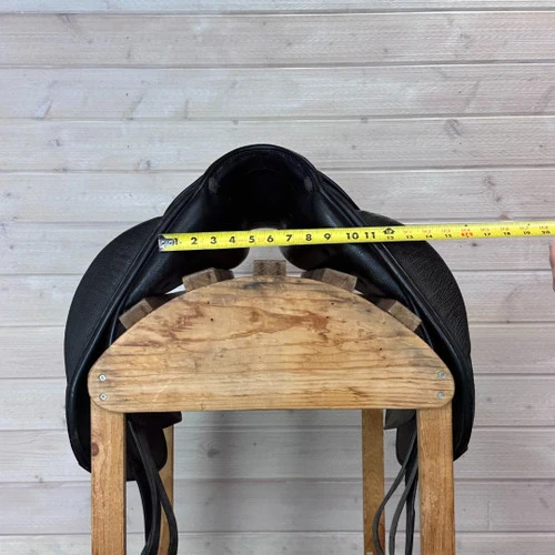 Used Stubben Genesis CL Dressage Saddle 17/N 4 Used Stubben Genesis CL Dressage Saddle 17/N - Image 2