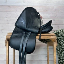 Used Stubben Genesis CL Dressage Saddle 17/N 23 Used Stubben Genesis CL Dressage Saddle 17/N -Equestrian Supplies Store 332 L Flap 79780.1687460904