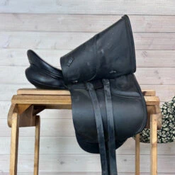 Used Stubben Genesis CL Dressage Saddle 17/N 17 Used Stubben Genesis CL Dressage Saddle 17/N -Equestrian Supplies Store 332 R Flap 24491.1687460955