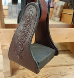Tucker Horizon Outpost Endurance Saddle 179 -Equestrian Supplies Store horizon endurance saddle trail glide marys tucker 24561.1686676574